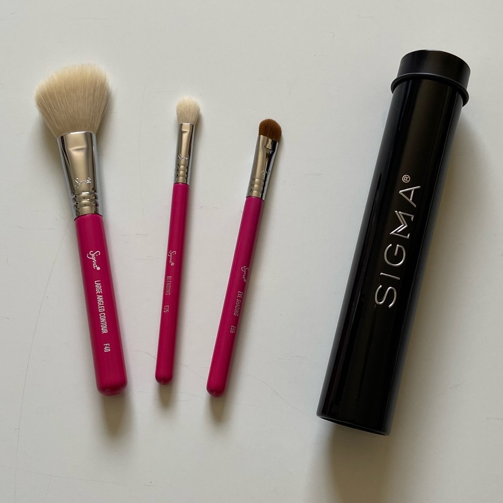 NWOT Sigma Beauty Essential Trio Brush Set
